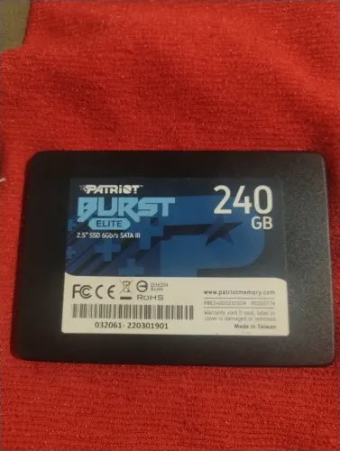 Vendi SSD da patriot elite 240 gb.