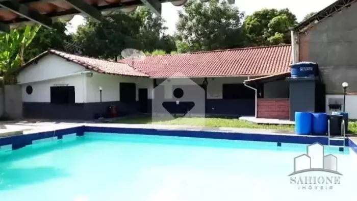 Casarão com lazer completo em Alem Paraíba