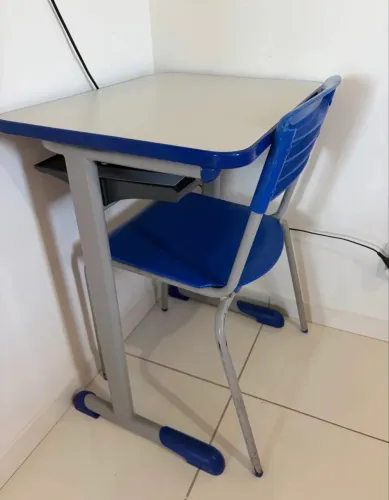 Mesa com Cadeira de Estudo