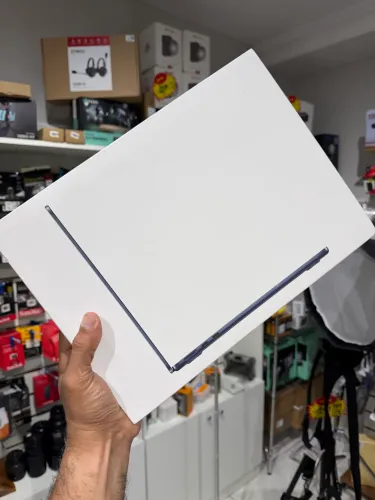 MACBOOK M5 LACRADO