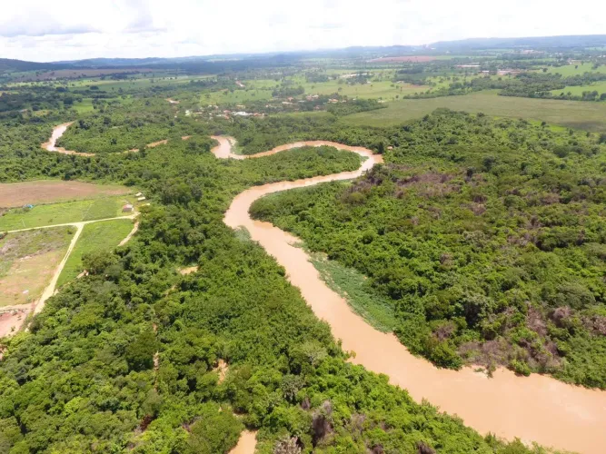 Chácara Quitada em Condomínio Fechado nas margens do Rio dos Bois a 35 minutos de Goiânia