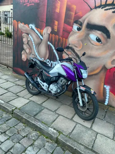 Vendo 160 nova 28 mil km só pega e anda transfere na hora tudo em dia