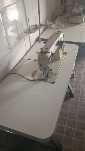 Máquina de costura.orveloque e ombro a ombro 