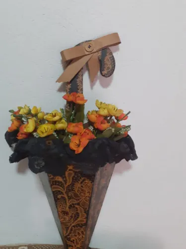Arranjo de flores formato sombrinha