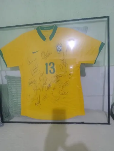 Camisa autografada.