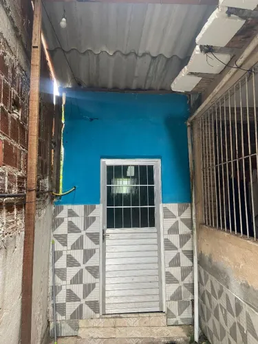 Alugo kitnet na rua maria Augusta, vila chan. Rua em frente ao bidu krause
