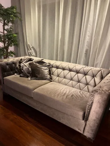 Sofá Chesterfield de Luxo em Veludo - Excelente Estado