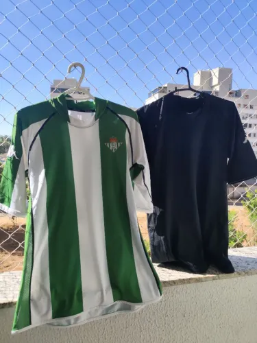 Camisa Real Betis + camisa Kappa Lisa. Futebol e treino.
