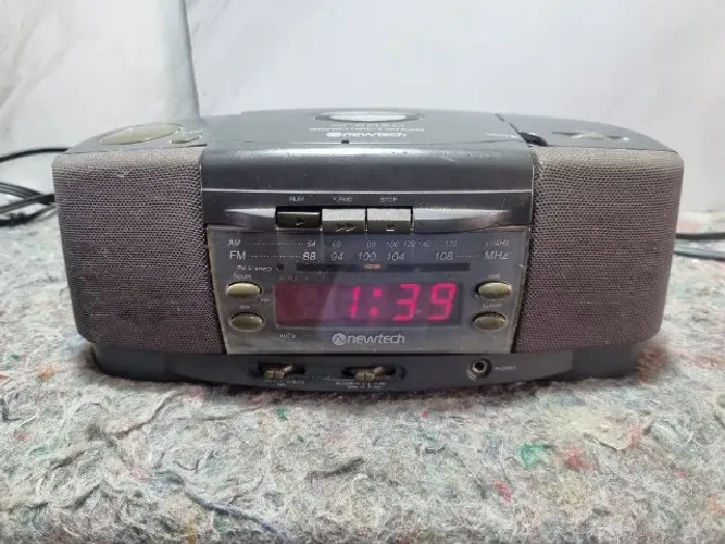 Rádio AM/FM/Toca Fita Relógio antigo funcionado perfeitamente  