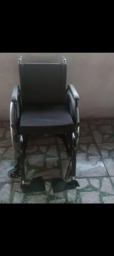 Cadeira de rodas e cadeira de banho
