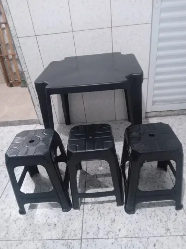 Conjunto Mesa + 3 banquetas (negócio para vender unidade)