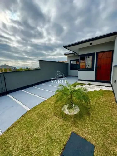 Casa mobiliada com quintal no bairro Barra do Aririú Palhoça