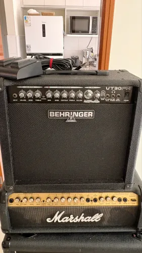 Amplificador Behringer VT 30
