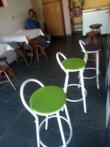 Mesas e cadeiras