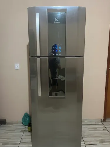 Venda de geladeira semi nova