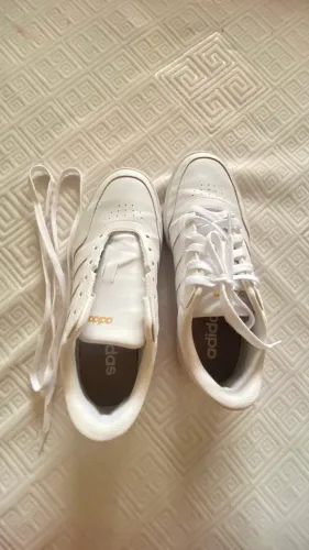 Tênis adidas