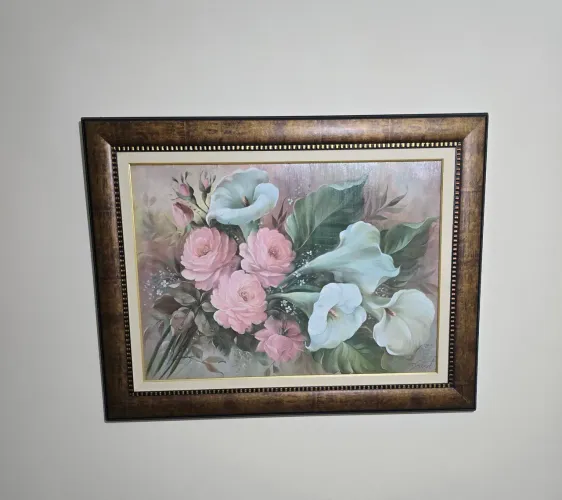 QUADRO COM MOLDURA DECORATIVA
