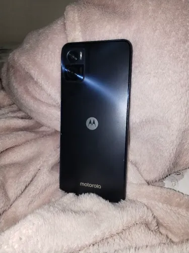 Motorola E22 