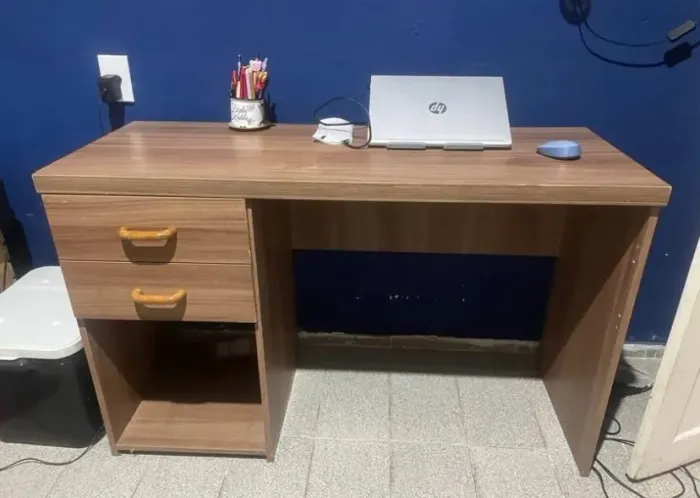 Escrivaninha em MDF