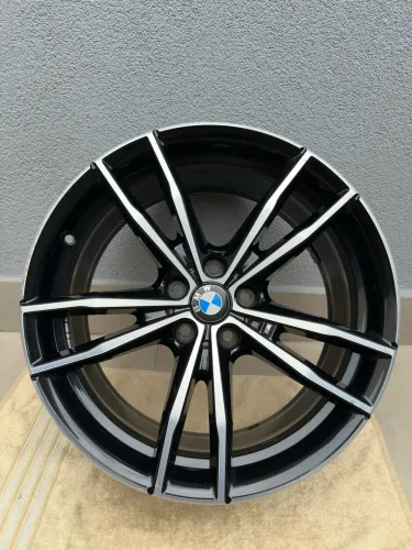 Roda Traseira Aro 19 BMW 320i M Sport 8.1/2 x 19. Com pequena Solda.