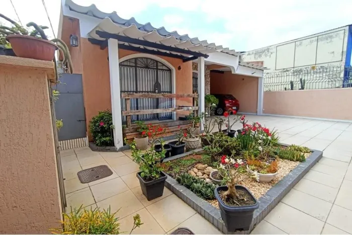 Casa linear com Churrasqueira na Artur Rios em Campo Grande