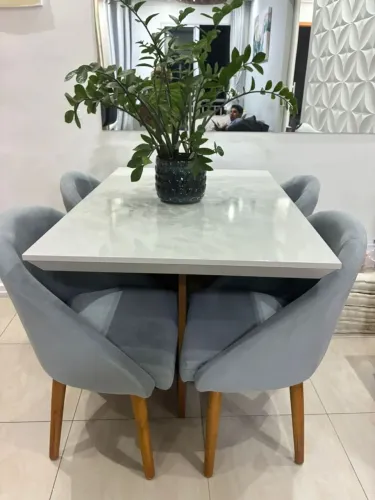 Mesa de Jantar PREMIUM + 4 Cadeiras Estofadas