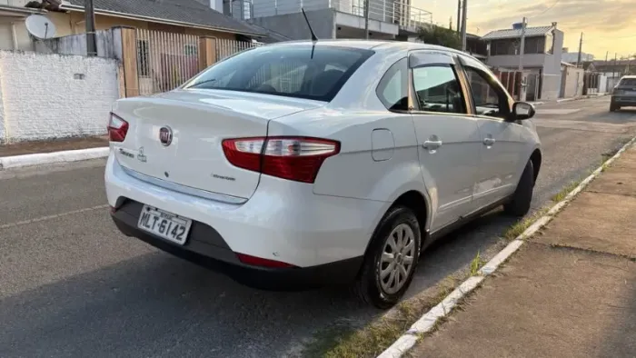 Fiat Grand Siena Attrac. 1.4 EVO F.flex 8V 2014