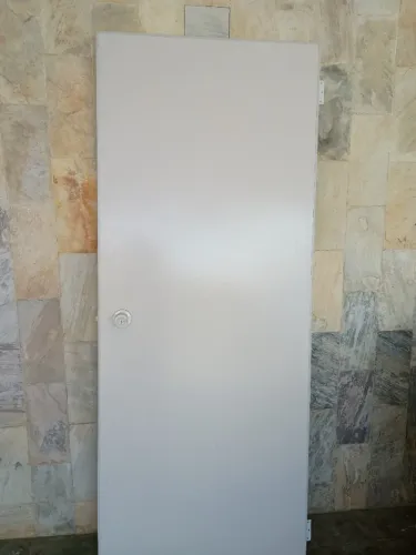 3 Portas eucatex completas (0,82 x 2,08 m) - semi novas