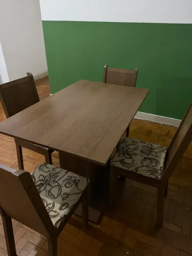 Mesa de jantar com 4 cadeiras