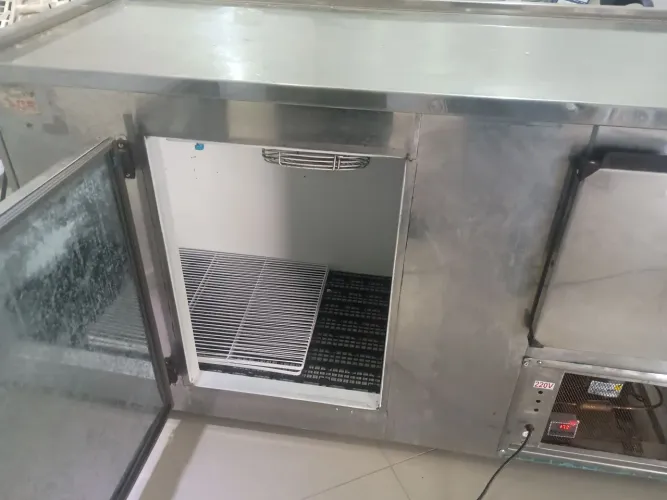 Balcão de apoio refrigerado