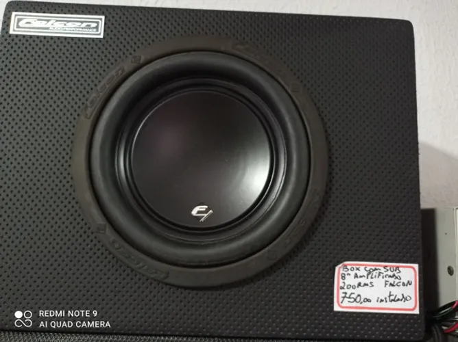 Caixa amplificada Falcon com Sub de 8" 200rms instalado no seu carro