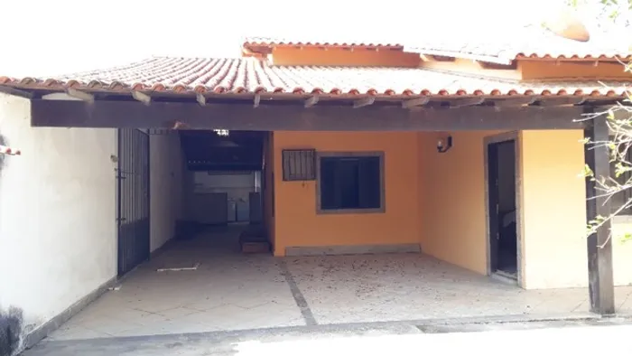 Amparo imóveis-Vende 3 quartos sendo 1 suíte Condomínio Verde Mar-Araruama