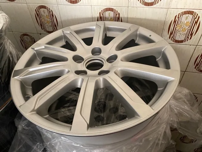 Roda Audi aro 17 original unidade valor mínimo consulte o jogo