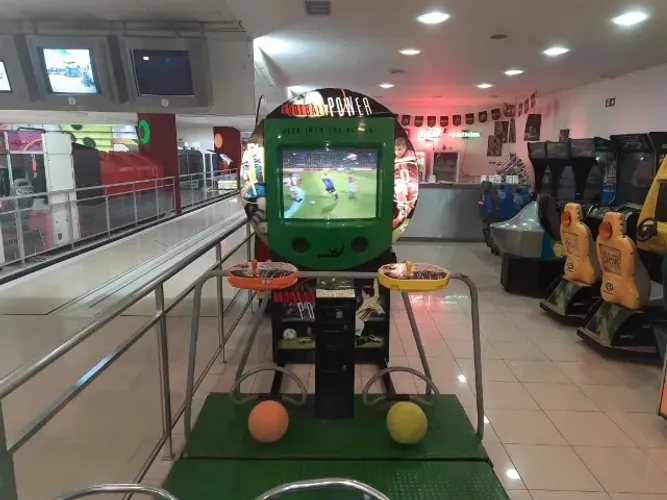 Simulador Arcade Fliperama Football Power Você chuta nas bolas e faz os gols!