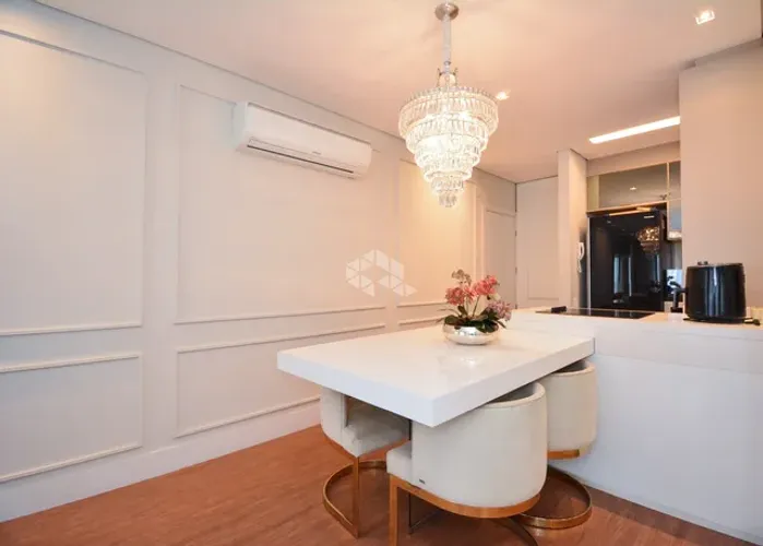 Apartamento mobiliado à Venda com quartos (1suíte), sacada com vista mar e 1 vaga - Centro