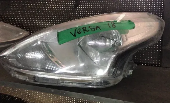 Farol Esquerdo Nissan Versa 2018