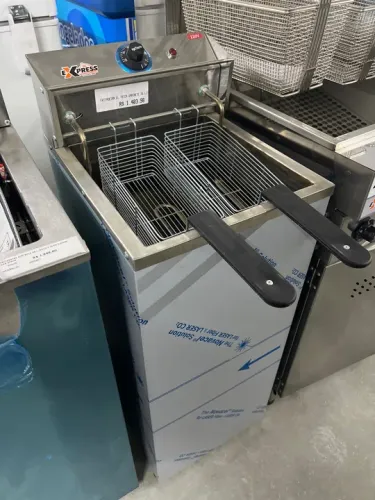 fritadeira elétrica 26 litros água e óleo Steve Metal (IRIS)