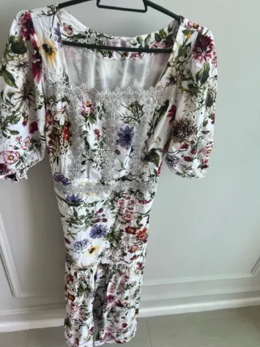 Vestido Floral Branco com Detalhes em Renda PROMOÇÃO RELÂMPAGO