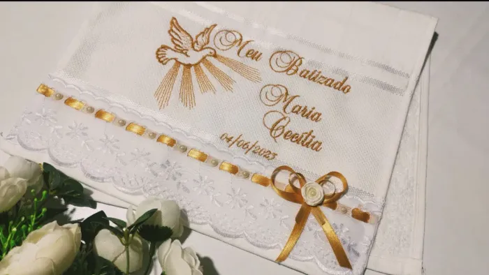 Toalhas de batizado bordadas e personalizadas.