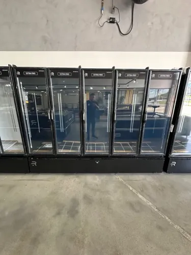Auto serviço 5 portas extra frio full Balck - refrimate