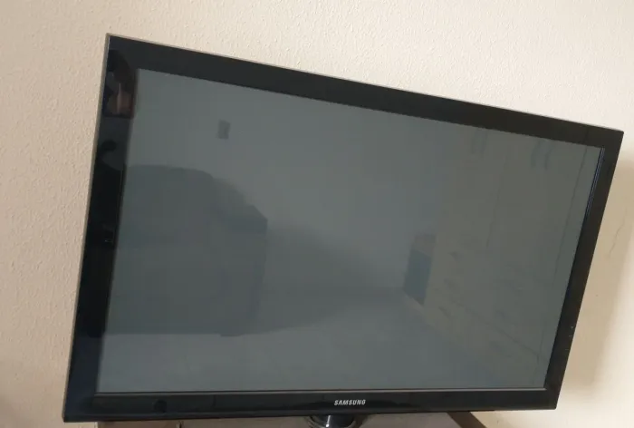 TV Samsung 42 polegadas, precisa conserto/reparo na imagem. O áudio está funcionando.  