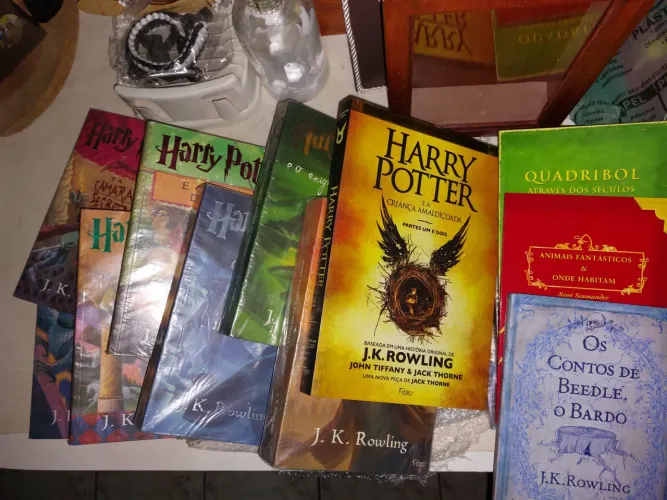 Coleção Harry Potter e Livros do Mundo Mágico