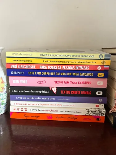 Livros diversos de autores variados