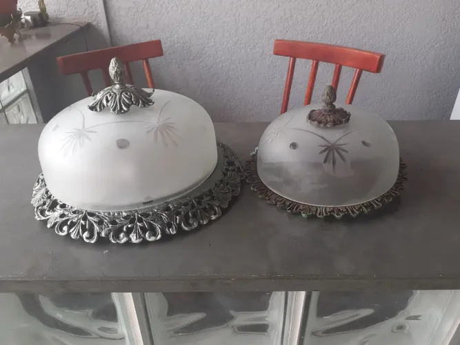 Conjunto de dois lustres antigos