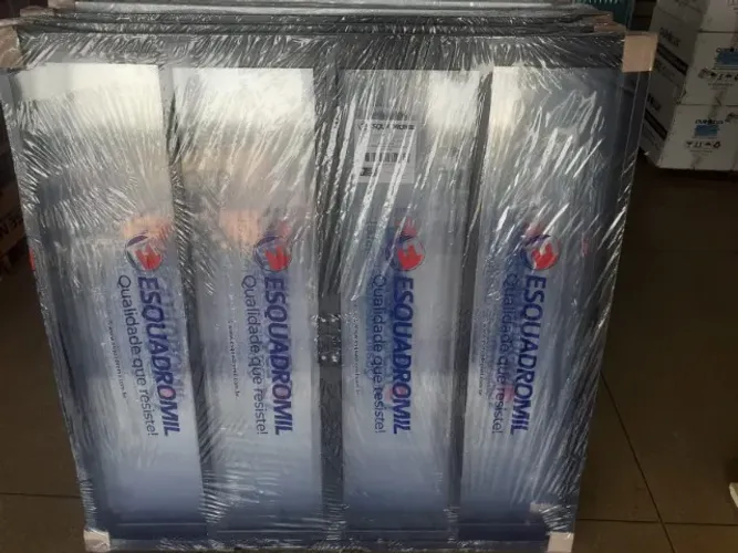 janela de alumínio preta 4 folhas com vidro 1,00x1,00 459,90 a vista