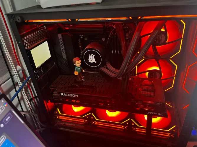 PC Gamer Ryzen 7 7700x + RX 7800XT