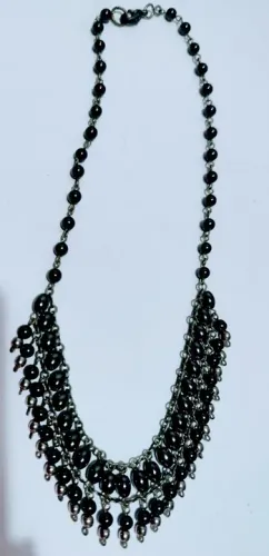 Colar de Pérolas Pretas - Elegância e Estilo