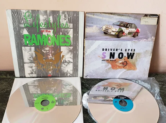 Doze Disc Laser Um Ramones - Lifestyles of the Ramones + Driver's Eyes Snow - Blu-ray