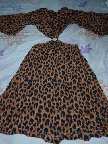 Vestido Leopardo com Decote nas Costas