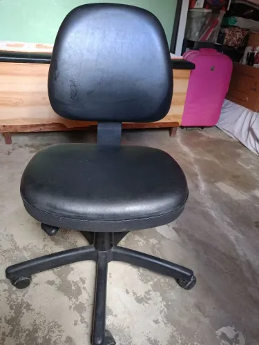 Cadeira de Escritório Giratória com Rodinhas